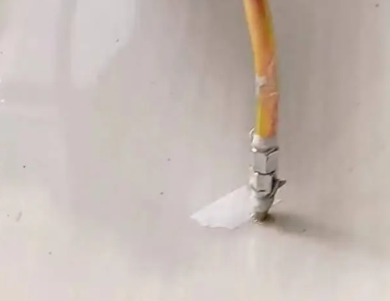 万宁瓷砖空鼓维修公司专业解答在瓷砖铺贴过程中，如果使用的砂料过粗（如全部使用了粗砂），可能会导致以下问题