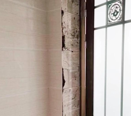 万宁瓷砖空鼓免砸砖维修公司分享吸水砖泡水时间不够或过长都会对瓷砖铺贴效果产生影响